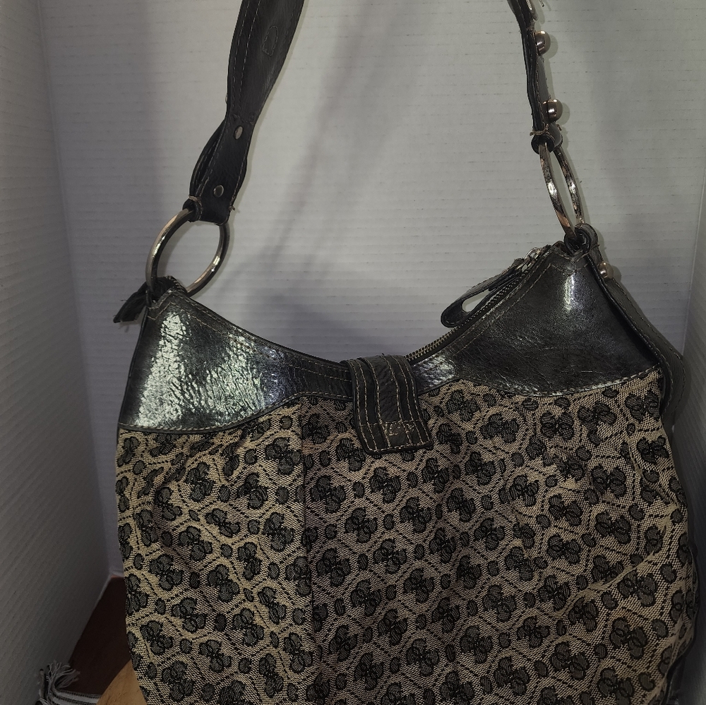 Women's Guess Shoulder Bag - Picture 11 of 16